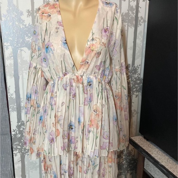 Size medium ladies dress - Picture 3 of 5